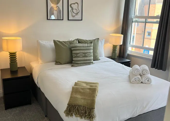 Central Chic 3 Bed, Great Location