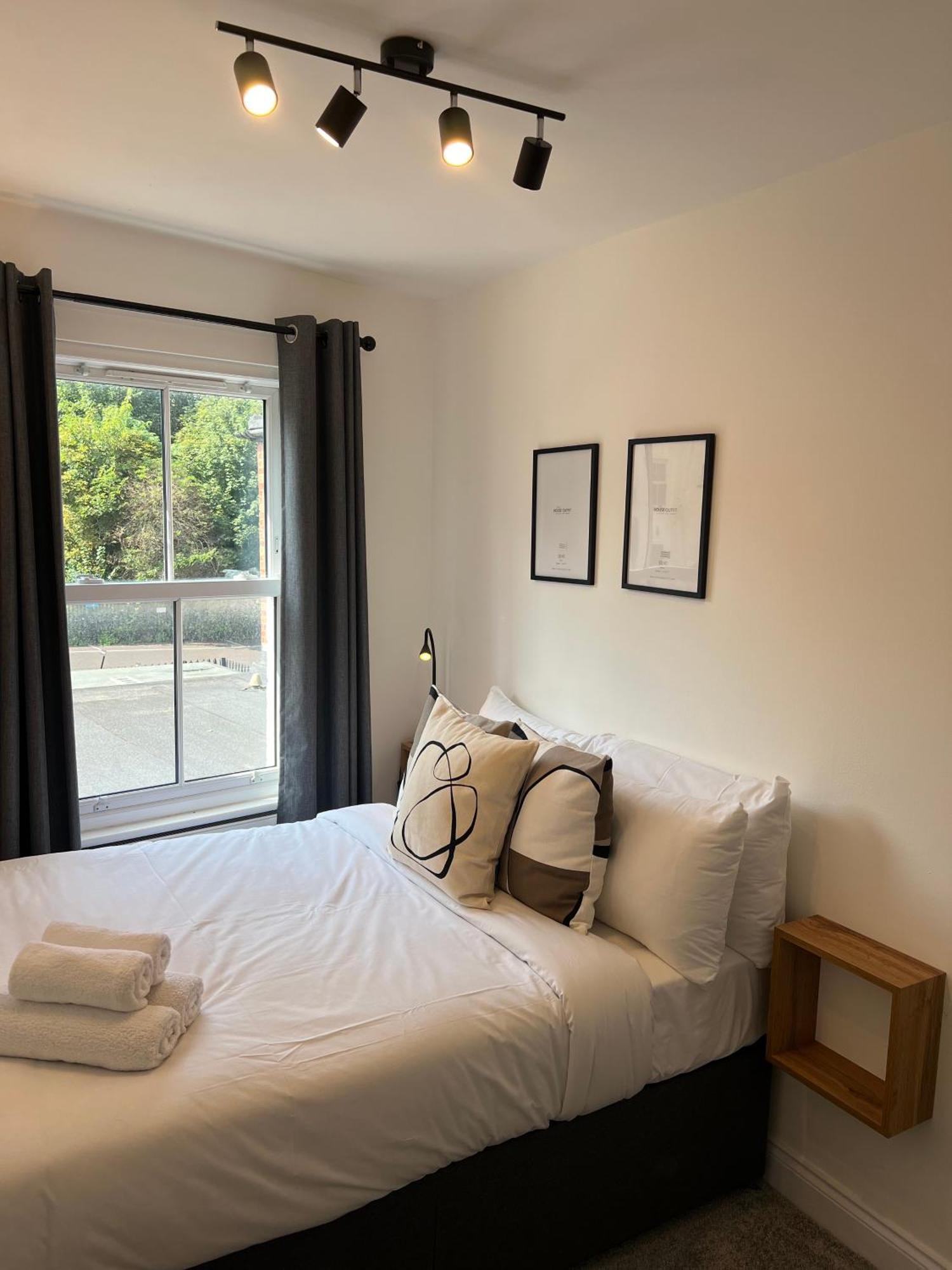 Chic 3 Bed, Great Location *