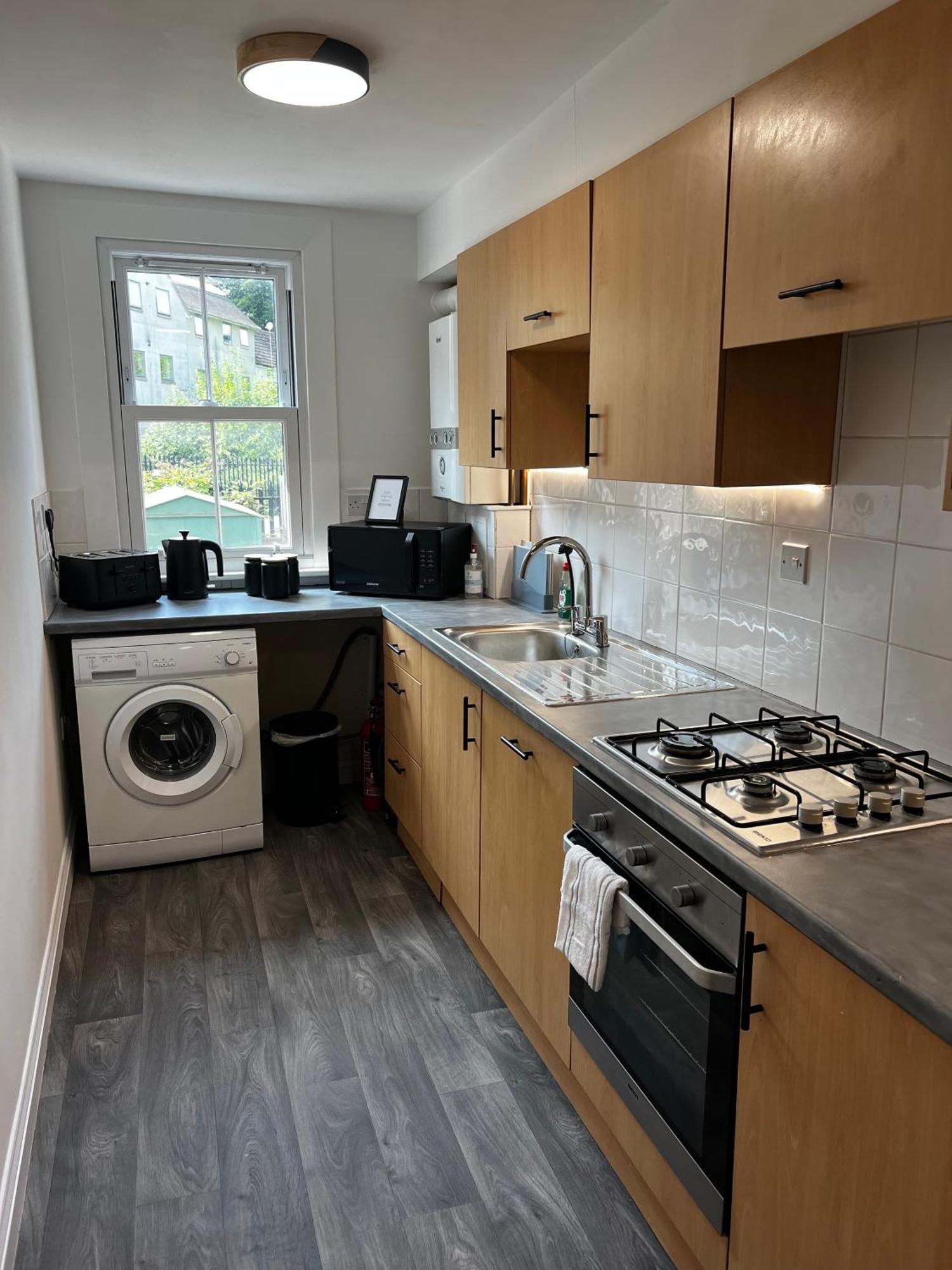 Chic 3 Bed, Great Location Apartment *